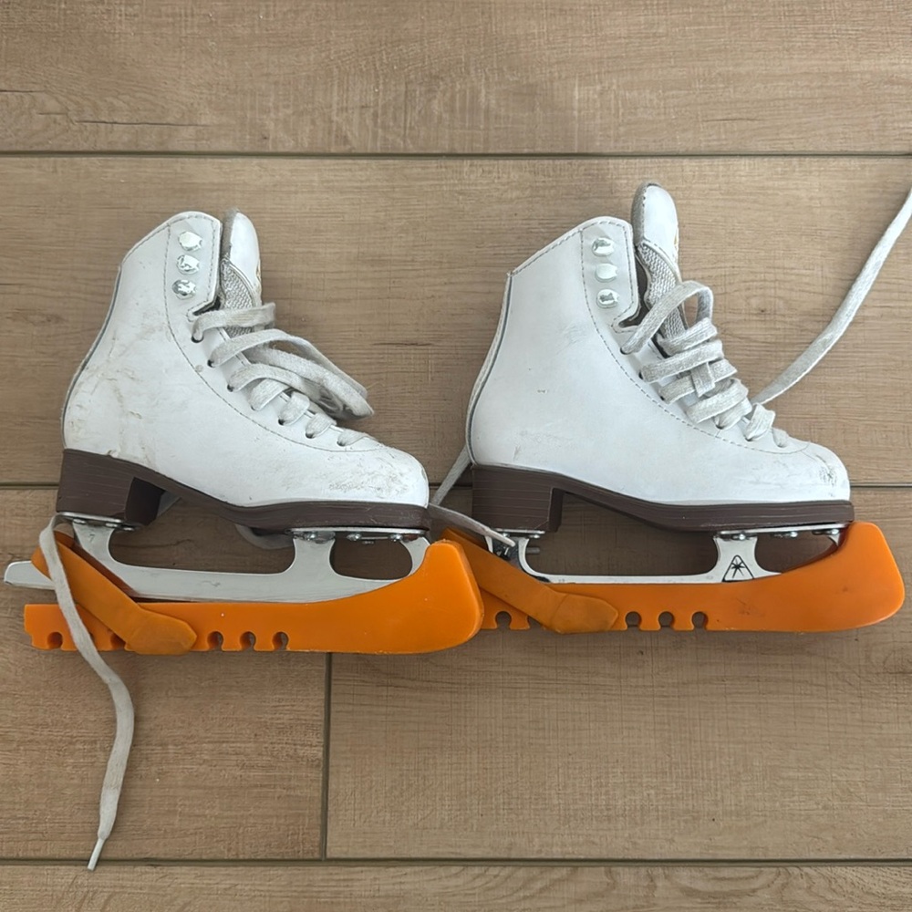 Jackson mystique figure skates